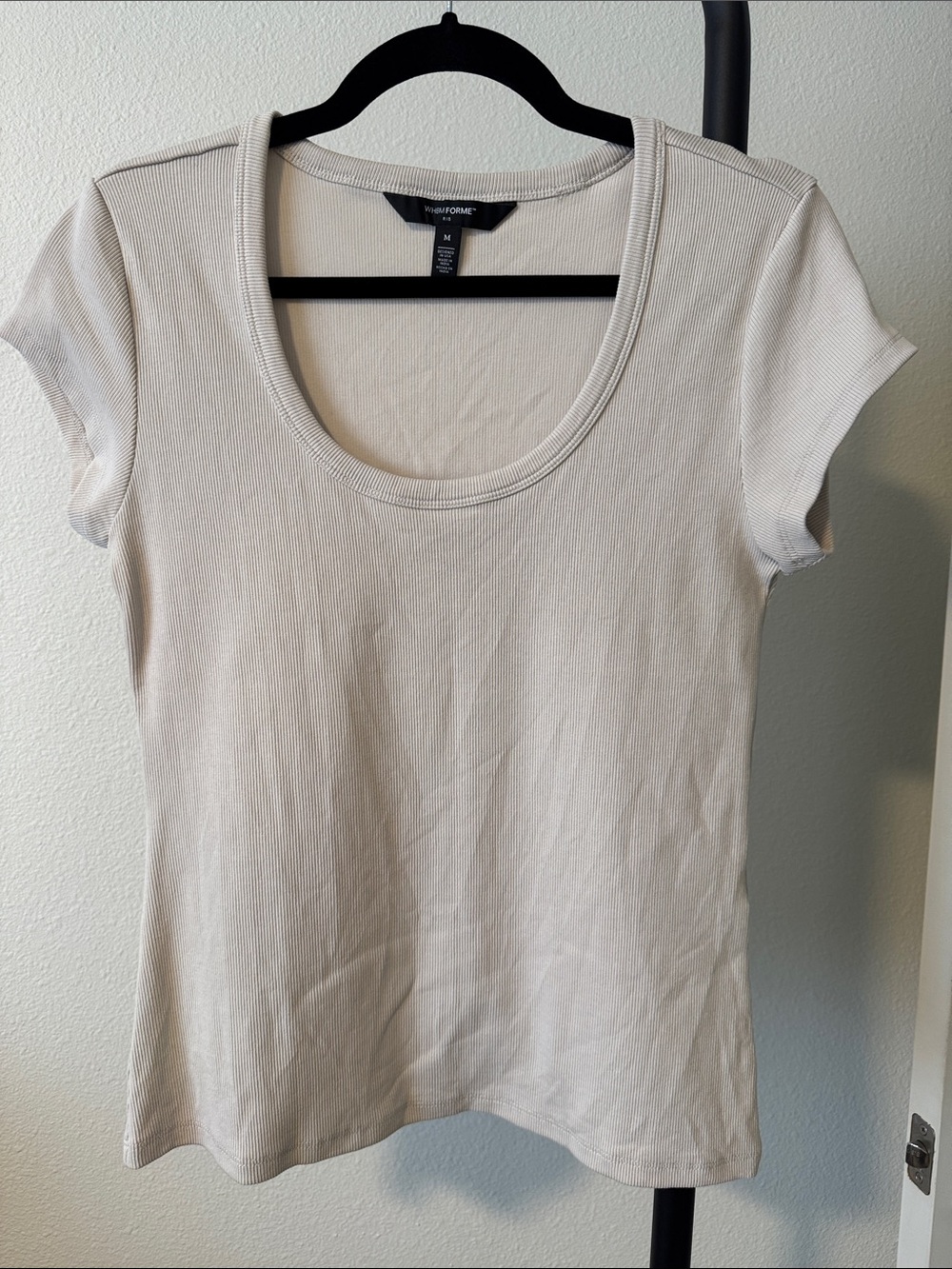 White House, Black market FORME  Cream Ribbed Top. Medium.